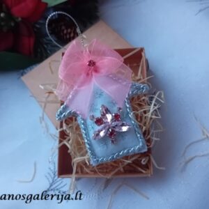 kalėdinis rožinis namelis